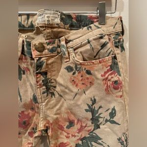 Women’s Current Elliot floral denim jeans. Brand new! Great condition! Size 28!